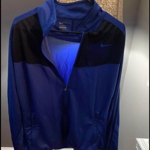 Men’s Nike track suit set. Size large. Great condition. Worn two times only.